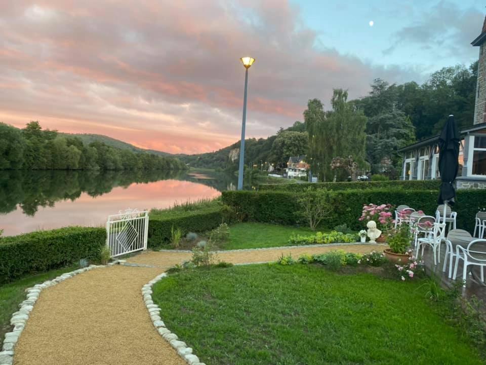 Logis Le P'Tit Rouillon Au Rythme De La Meuse Apartment Annevoie-Rouillon Exterior photo